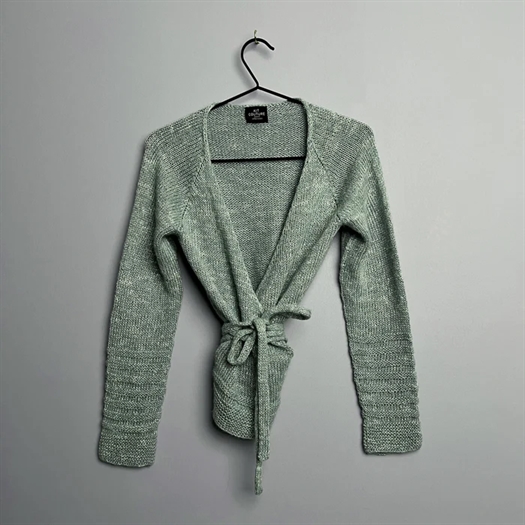 IVÖ SLÅ-OM-BLUSE fra Kit Couture